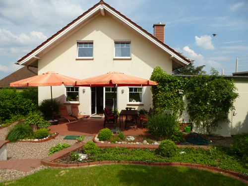 VERKAUFT - Wunderschönes Einfamilienhaus mit großem, schön angelegtem  Garten und Carport