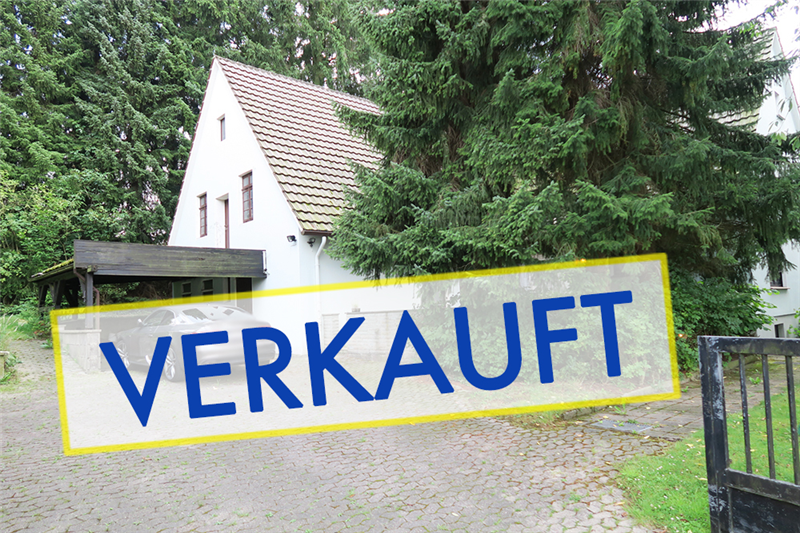 VERKAUFT - Ländlich gelegenes, großes Einfamilienhaus mit Carport, Nebengebäuden und landwirtschaftlicher Nutzfläche 