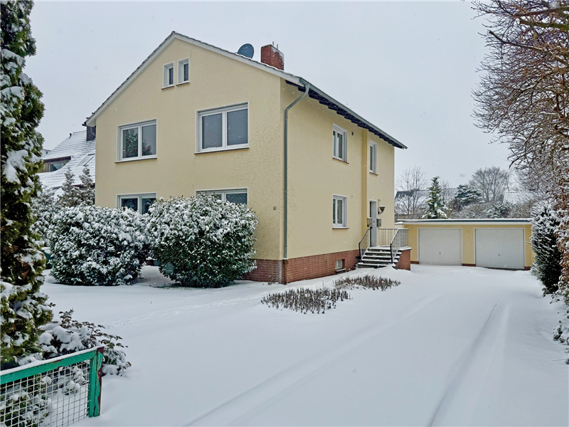 Modernes 2-Familienhaus mit Terrasse, großem Garten und 2 Garagen in Lübbecke - Innenstadt