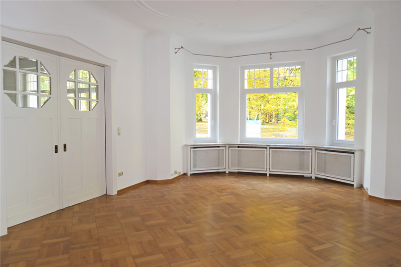 VERMIETET - Stilvolles und exklusives Wohnen am Park mit Garten, Balkon und Pkw-Stellplatz 