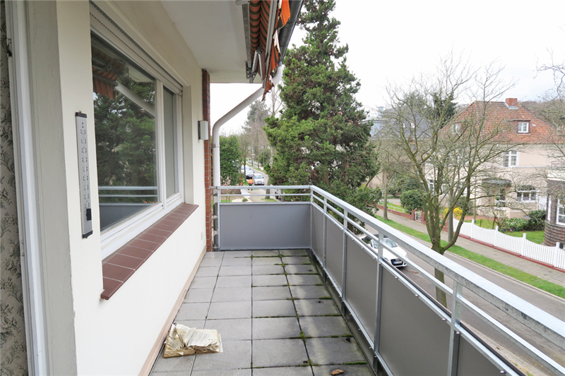 VERKAUFT - Helle renovierungsbedürftige 2 Zimmer-ETW-Wohnung mit großem Balkon und Stellplatz 