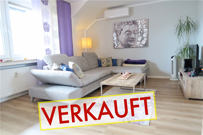 VERKAUF - Sehr gepflegte und modernisierte kleine 3 Zimmer-ETW-Wohnung im DG mit Balkon und Stellplatz 