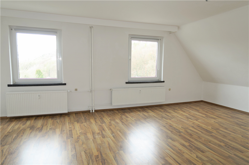 Großzügige und helle 3 Zimmer-Wohnung mit Einbauküche und Pkw-Stellplatz in P. W. - Hausberge