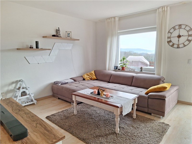 Helle und ruhig gelegene 3,5 Zimmer-Wohnung mit großem Südbalkon, Einbauküche und Pkw-Stellplatz