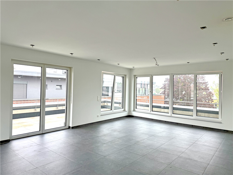Moderne Büroetage mit 3-5 Büroräumen, Dachterrasse, Fahrstuhl und Tiefgarage